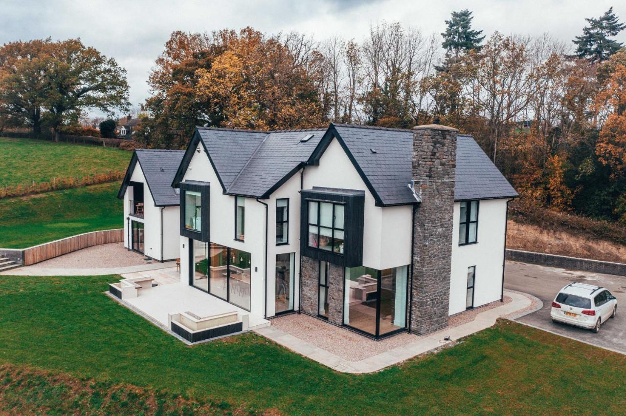The Loft Studio Apartment - Above Detached New Build Garage Llanymynech Bagian luar foto