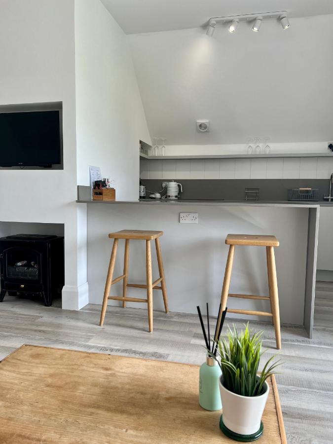 The Loft Studio Apartment - Above Detached New Build Garage Llanymynech Bagian luar foto